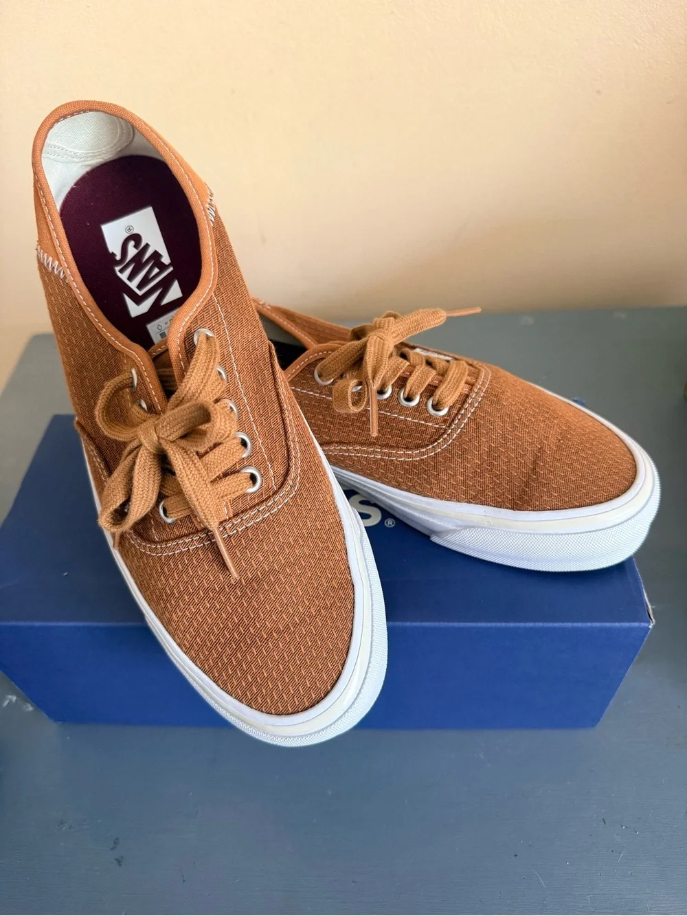 Gently Worn Lx Authentic 44 Kickdown Men’s 8/Women’s 9.5 Sashiko Meerkat Tan